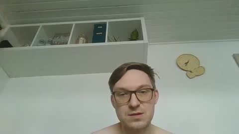 Snapshot of silent_control93 chatting on March 8, 3:05 pm silent_control93 online show from March 8, 3:05 pm