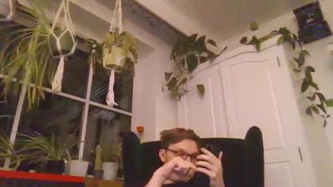 Snapshot of silent_control93 chatting on March 18, 9:51 pm silent_control93 online show from March 18, 9:51 pm