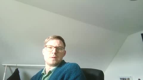 Snapshot of silent_control93 chatting on April 1, 10:05 am silent_control93 online show from April 1, 10:05 am