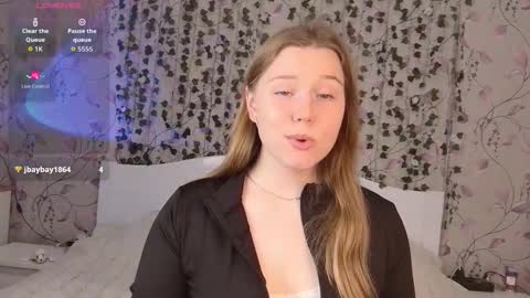 Chloe online show from October 18, 8:04 am