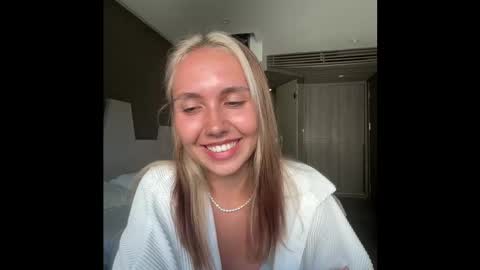You fav Miss Si online show from March 4, 9:26 am