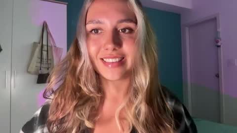 You fav Miss Si online show from April 28, 11:48 am