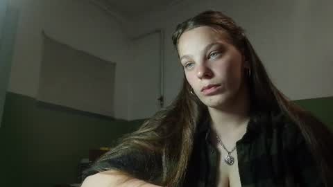 Snapshot of silkqueen_88 chatting on July 19, 7:17 pm Angelica online show from July 19, 7:17 pm