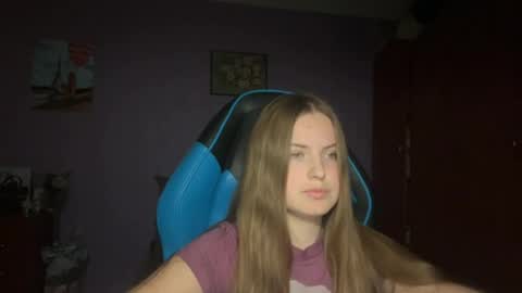 Snapshot of silksinner_ chatting on March 31, 6:19 pm Erica online show from March 31, 6:19 pm