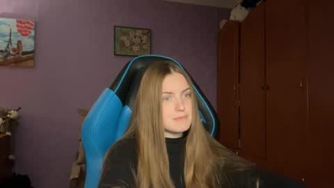 Snapshot of silksinner_ chatting on April 13, 6:13 pm Erica online show from April 13, 6:13 pm