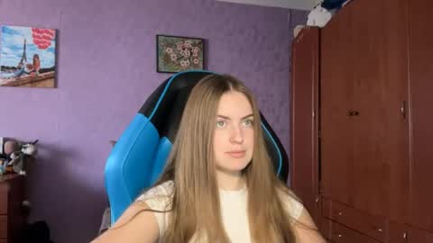 Snapshot of silksinner_ chatting on April 17, 7:55 am Erica online show from April 17, 7:55 am