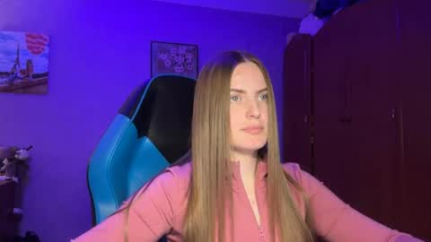 Snapshot of silksinner_ chatting on April 24, 5:48 pm Erica online show from April 24, 5:48 pm