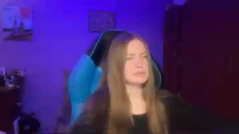 Snapshot of silksinner_ chatting on May 7, 7:08 pm Erica online show from May 7, 7:08 pm