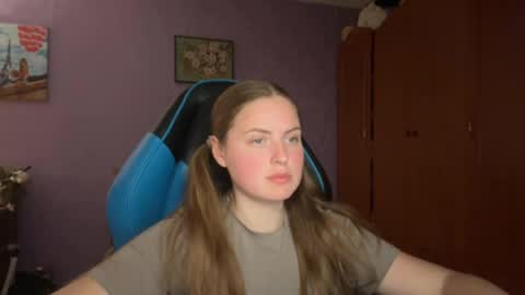 Snapshot of silksinner_ chatting on May 10, 6:13 pm Erica online show from May 10, 6:13 pm