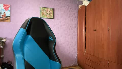 Snapshot of silksinner_ chatting on May 11, 10:54 am Erica online show from May 11, 10:54 am