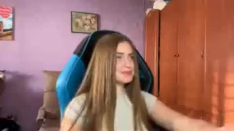 Snapshot of silksinner_ chatting on May 11, 2:45 pm Erica online show from May 11, 2:45 pm
