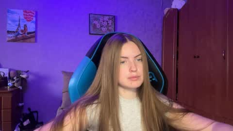 Snapshot of silksinner_ chatting on May 12, 9:06 am Erica online show from May 12, 9:06 am