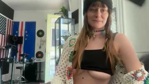 Snapshot of silkwilde chatting on April 28, 2:55 pm silkwilde online show from April 28, 2:55 pm