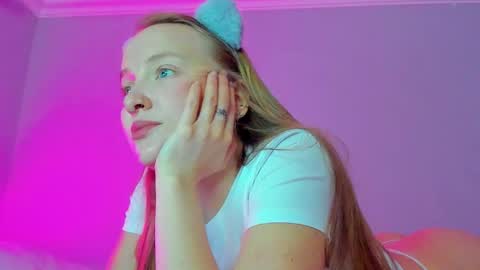 Mila online show from October 23, 8:02 am