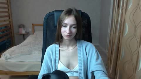 silkymiley online show from October 4, 1:25 am