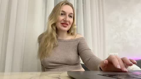 silkyvera online show from April 11, 8:02 pm