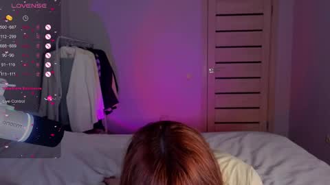 silly___woman online show from April 15, 7:43 pm