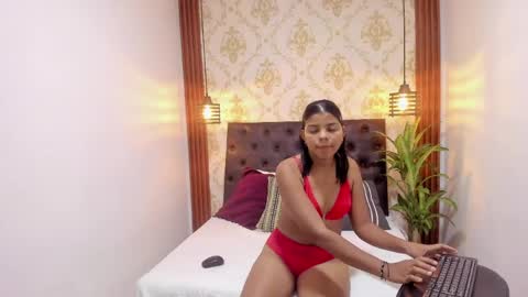 Snapshot of silvanadelatorre chatting on April 16, 7:03 pm Silvanadelatorre online show from April 16, 7:03 pm