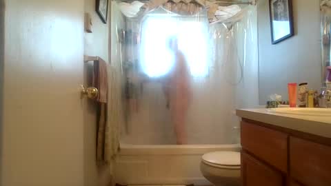 Snapshot of silverdragon70 chatting on September 13, 9:58 pm silverdragon70 online show from September 13, 9:58 pm