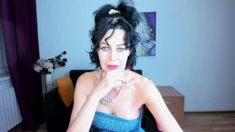 Silvia Wallec online show from August 2, 5:44 pm
