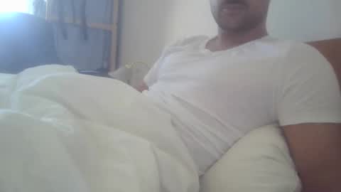 Snapshot of simml98 chatting on April 8, 11:43 am Sam online show from April 8, 11:43 am