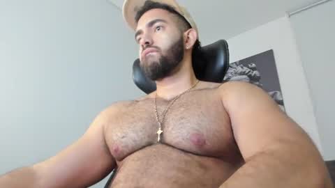 Snapshot of simon_leon01 chatting on June 17, 12:13 am simon_leon01 online show from June 17, 12:13 am