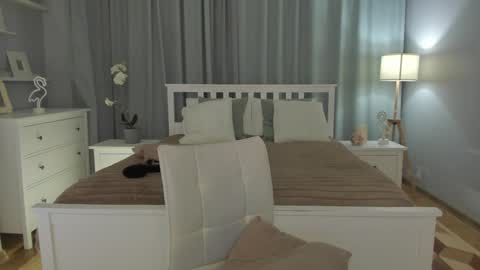 Simona  online show from January 24, 5:00 pm