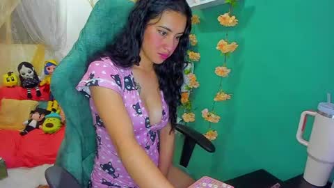 Snapshot of simone_simpson chatting on June 26, 1:54 am Simon Simpson Modelo Independiente online show from June 26, 1:54 am