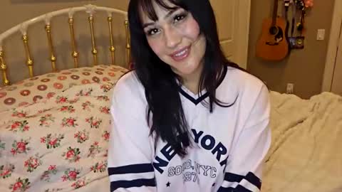 Snapshot of simonesighren chatting on April 26, 3:04 am simonesighren online show from April 26, 3:04 am