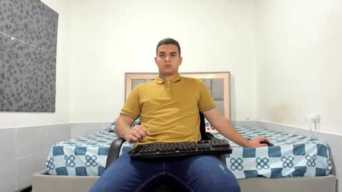 Snapshot of simonkeler chatting on January 19, 11:14 am SIMON KELER online show from January 19, 11:14 am