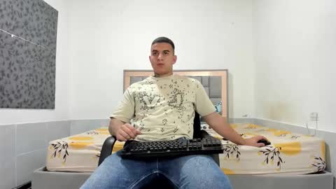 Snapshot of simonkeler chatting on February 1, 12:09 am SIMON KELER online show from February 1, 12:09 am