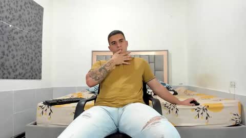 Snapshot of simonkeler chatting on February 4, 12:27 am SIMON KELER online show from February 4, 12:27 am