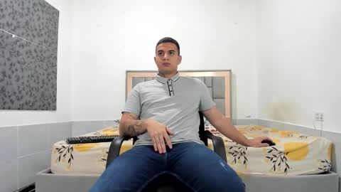 Snapshot of simonkeler chatting on February 7, 12:20 pm SIMON KELER online show from February 7, 12:20 pm