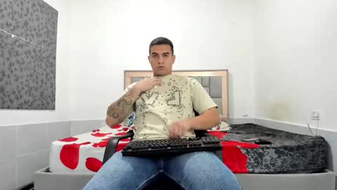 Snapshot of simonkeler chatting on February 10, 9:52 pm SIMON KELER online show from February 10, 9:52 pm