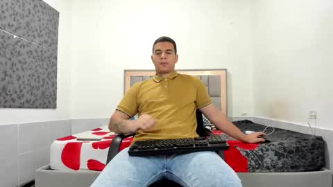 Snapshot of simonkeler chatting on February 12, 12:44 pm SIMON KELER online show from February 12, 12:44 pm