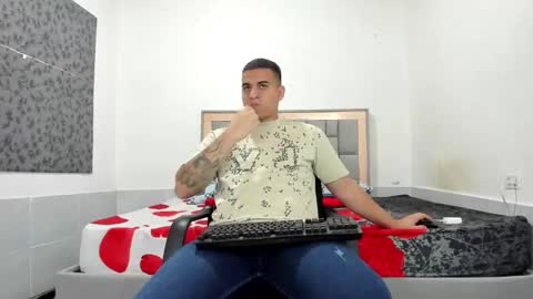 Snapshot of simonkeler chatting on February 14, 10:50 pm SIMON KELER online show from February 14, 10:50 pm