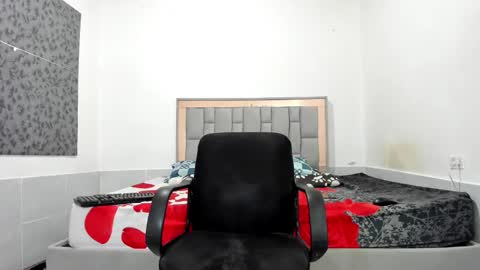 Snapshot of simonkeler chatting on February 18, 1:07 pm SIMON KELER online show from February 18, 1:07 pm