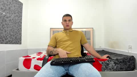 Snapshot of simonkeler chatting on February 19, 1:12 am SIMON KELER online show from February 19, 1:12 am