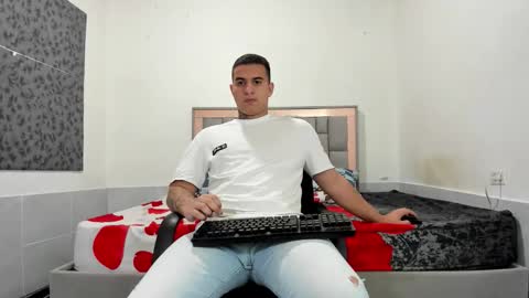 Snapshot of simonkeler chatting on February 20, 12:07 am SIMON KELER online show from February 20, 12:07 am