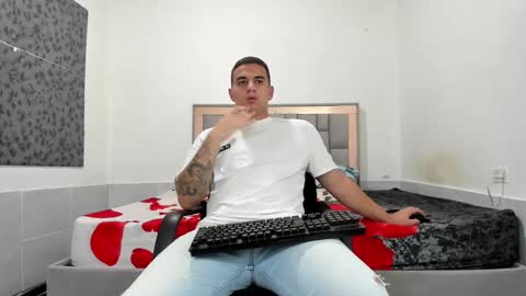 Snapshot of simonkeler chatting on February 20, 6:26 am SIMON KELER online show from February 20, 6:26 am