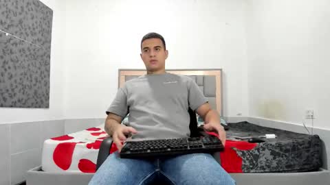 Snapshot of simonkeler chatting on February 22, 3:51 am SIMON KELER online show from February 22, 3:51 am