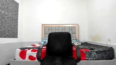 Snapshot of simonkeler chatting on February 25, 2:43 am SIMON KELER online show from February 25, 2:43 am