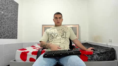 Snapshot of simonkeler chatting on February 28, 1:45 pm SIMON KELER online show from February 28, 1:45 pm