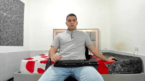 Snapshot of simonkeler chatting on March 2, 10:11 am SIMON KELER online show from March 2, 10:11 am