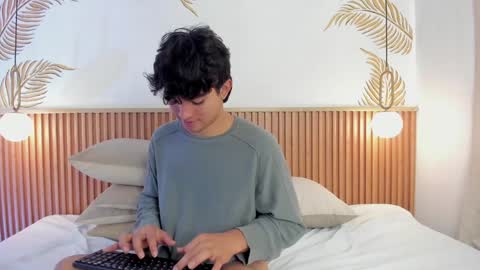  Simon  online show from January 3, 3:33 pm