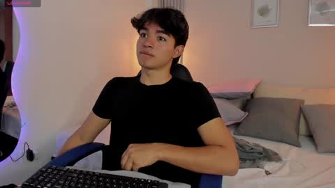  Simon  online show from January 26, 6:16 pm