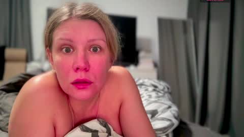 A present for me  online show from April 5, 9:39 am