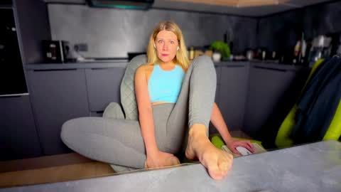 A present for me  online show from April 7, 7:03 pm