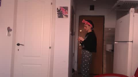 Snapshot of simyhvn chatting on March 18, 5:10 am simyhvn online show from March 18, 5:10 am