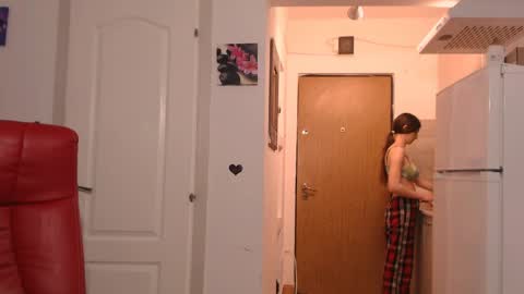 Snapshot of simyhvn chatting on March 31, 5:13 pm simyhvn online show from March 31, 5:13 pm